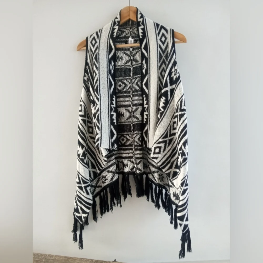 Kenzie Black White Tribal Knit Fringe Cardigan Vest Size Juniors 5/6 - Picture 4 of 9